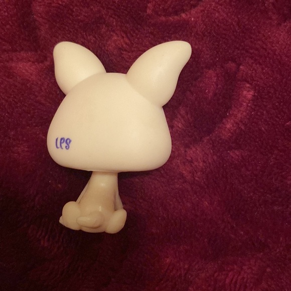 Littlest Pet Shop Chihuahua (#837) Pet (clothing not included) - Picture 4 of 7